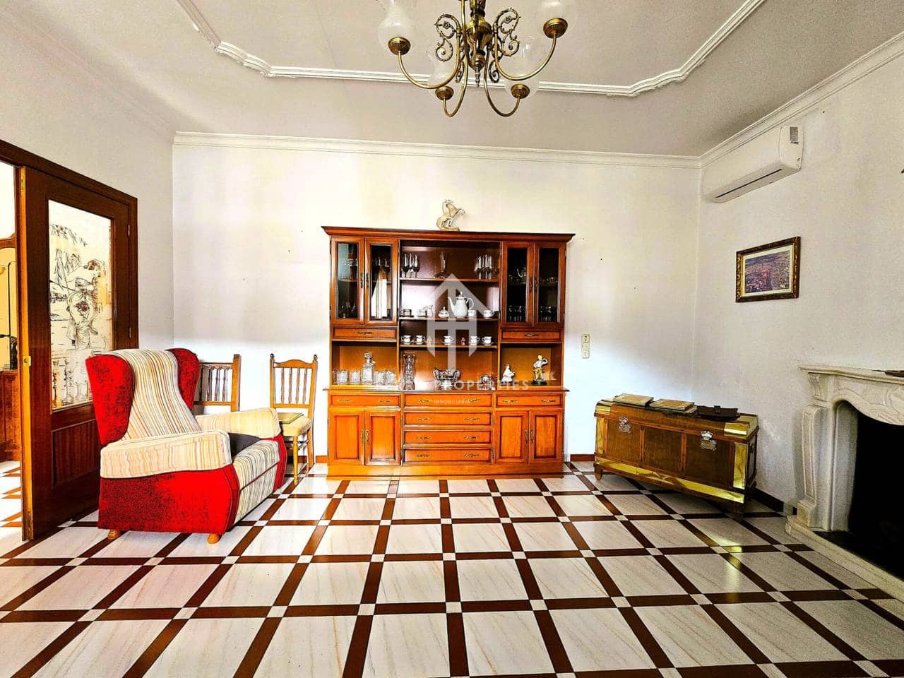 5 bedroom Apartment for sale in Algarinejo with garage - € 299,900 (Ref: 9761624)