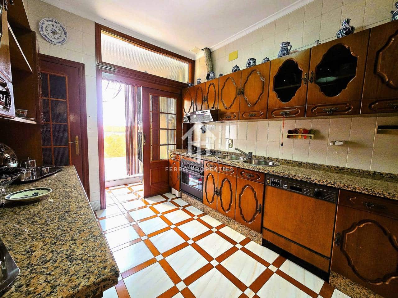 5 bedroom Apartment for sale in Algarinejo with garage - € 299,900 (Ref: 9761624)