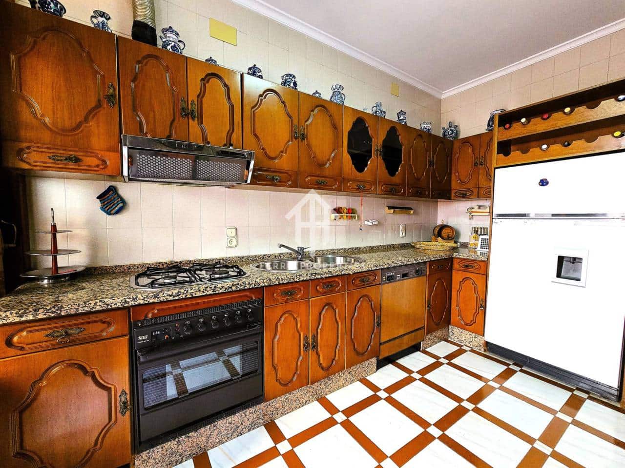 5 bedroom Apartment for sale in Algarinejo with garage - € 299,900 (Ref: 9761624)