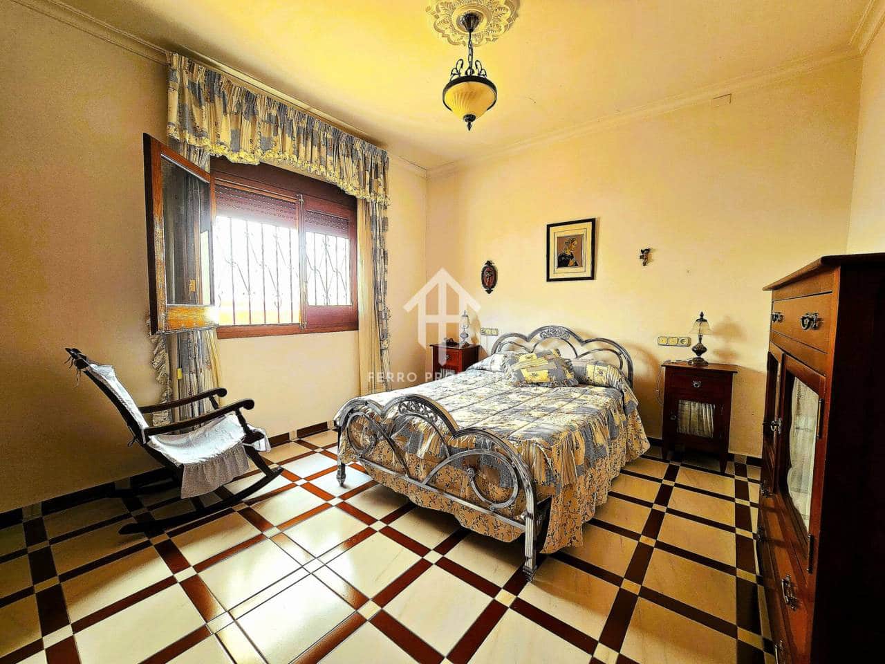 5 bedroom Apartment for sale in Algarinejo with garage - € 299,900 (Ref: 9761624)