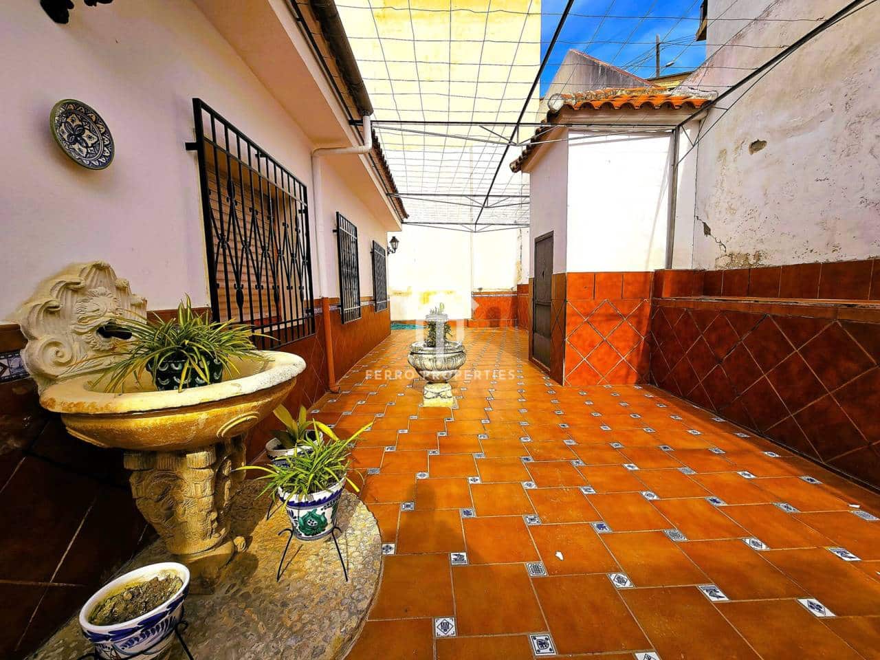 5 bedroom Apartment for sale in Algarinejo with garage - € 299,900 (Ref: 9761624)