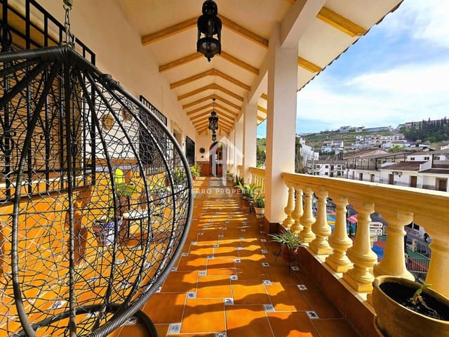 5 bedroom Apartment for sale in Algarinejo with garage - € 299,900 (Ref: 9761624)