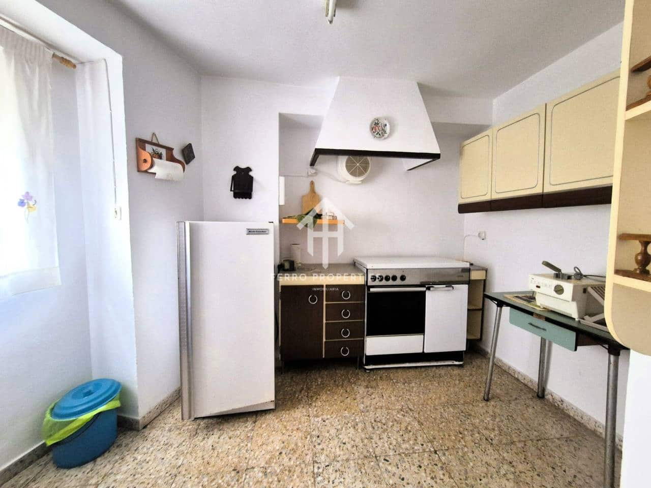 10 soverom Hus til salgs i Loja med garasje - € 139 000 (Ref: 9777528)