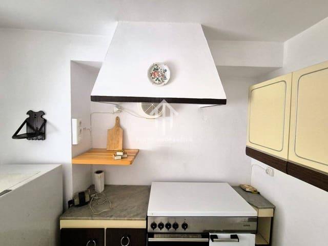 10 soverom Hus til salgs i Loja med garasje - € 139 000 (Ref: 9777528)