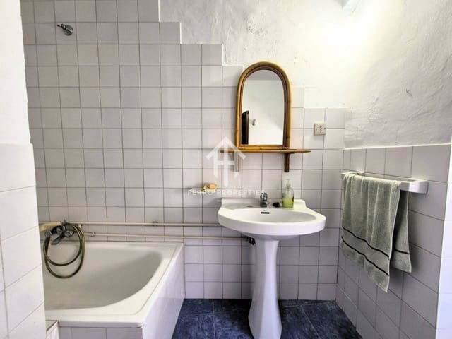 10 soverom Hus til salgs i Loja med garasje - € 139 000 (Ref: 9777528)