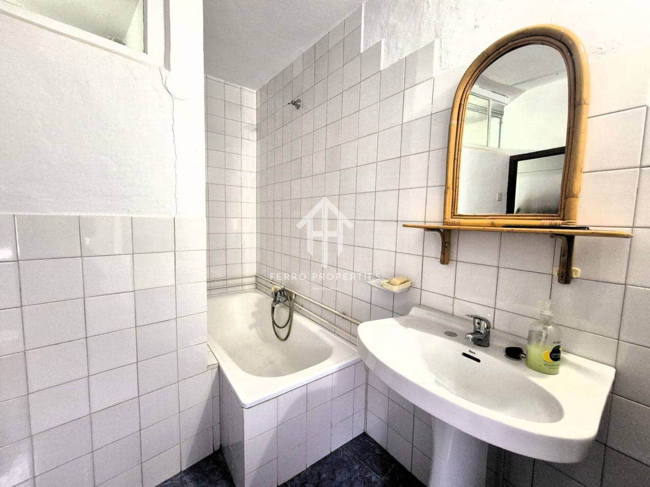 10 soverom Hus til salgs i Loja med garasje - € 139 000 (Ref: 9777528)