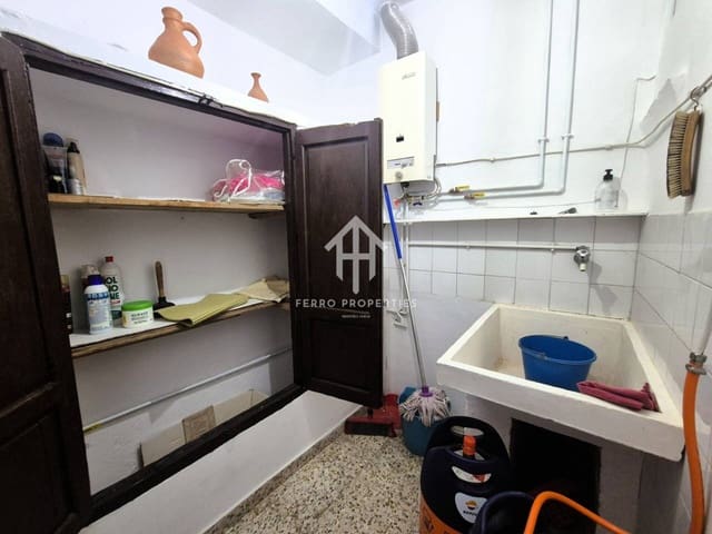 10 soverom Hus til salgs i Loja med garasje - € 139 000 (Ref: 9777528)