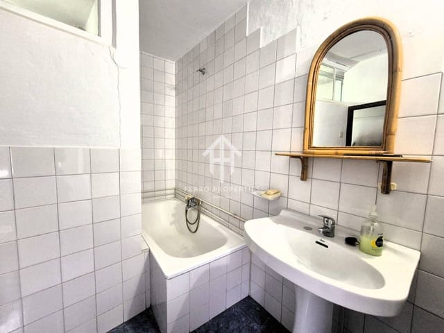 10 soverom Hus til salgs i Loja med garasje - € 139 000 (Ref: 9777528)