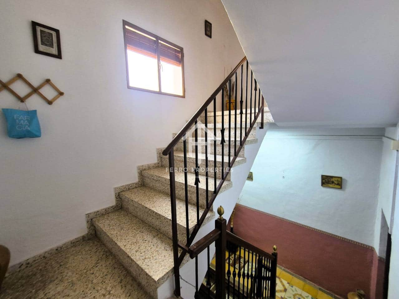 10 soverom Hus til salgs i Loja med garasje - € 139 000 (Ref: 9777528)