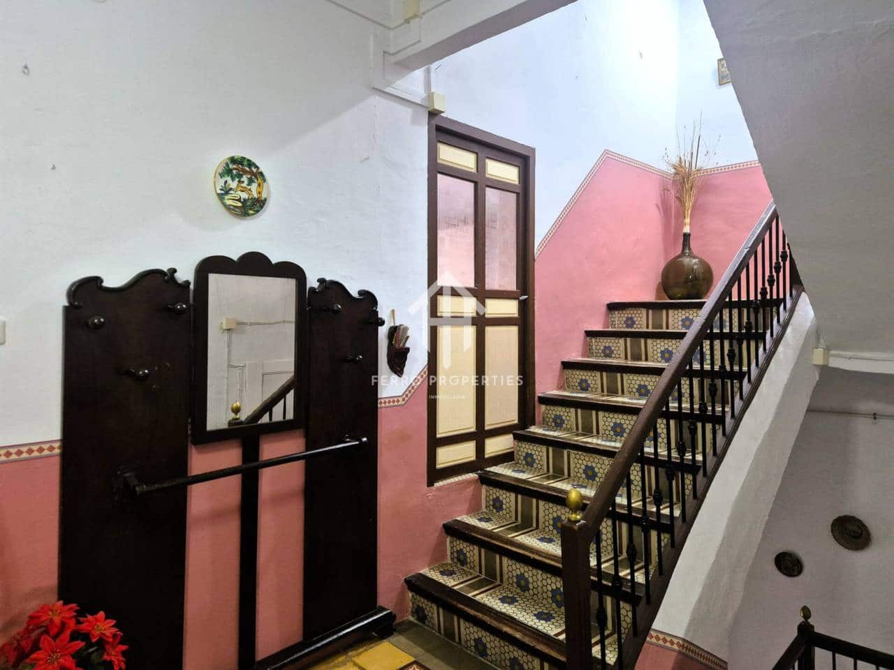 10 soverom Hus til salgs i Loja med garasje - € 139 000 (Ref: 9777528)