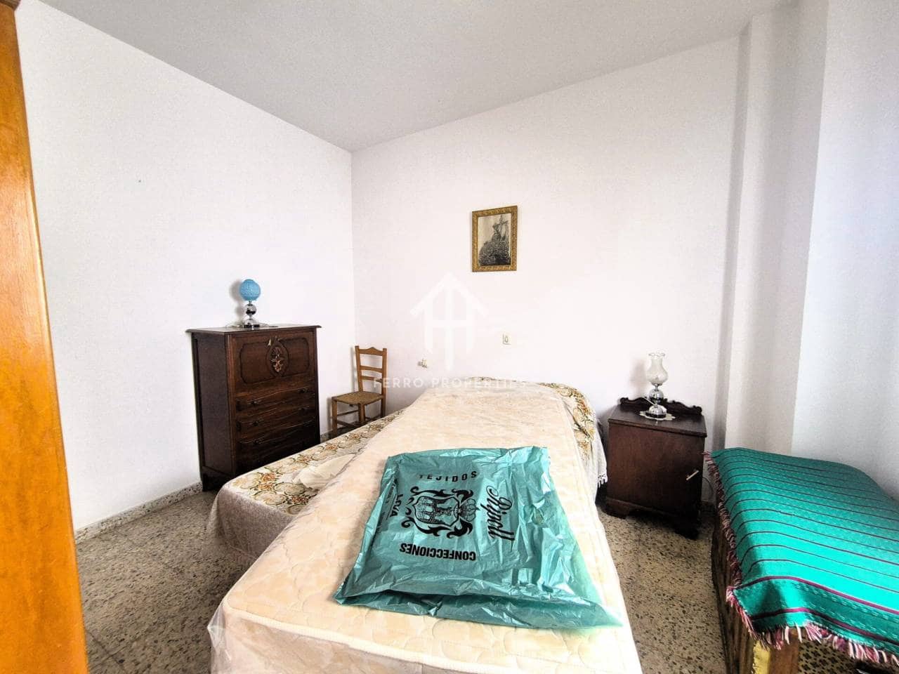 10 soverom Hus til salgs i Loja med garasje - € 139 000 (Ref: 9777528)