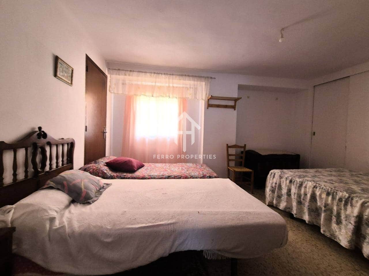 10 soverom Hus til salgs i Loja med garasje - € 139 000 (Ref: 9777528)