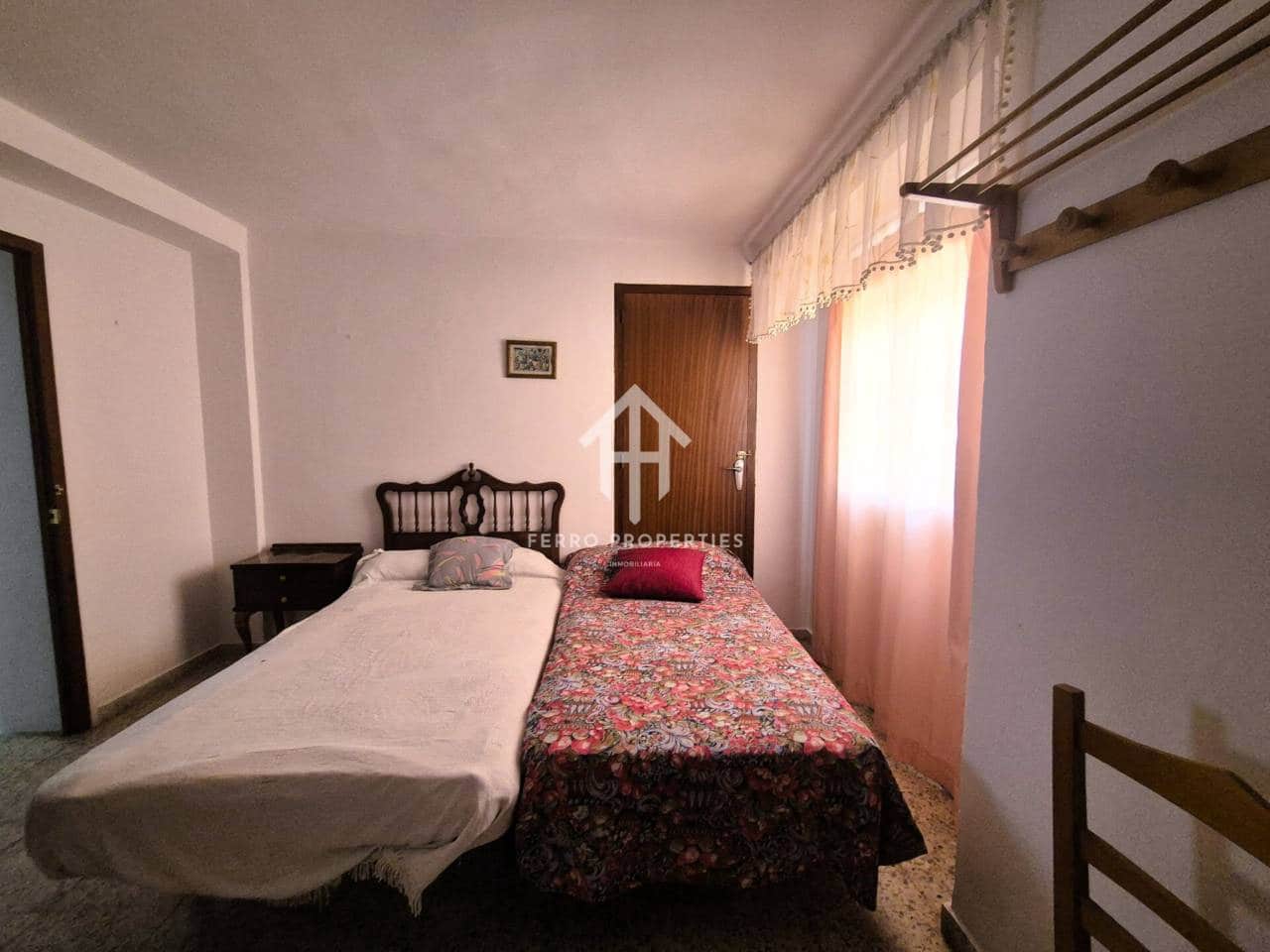 10 soverom Hus til salgs i Loja med garasje - € 139 000 (Ref: 9777528)