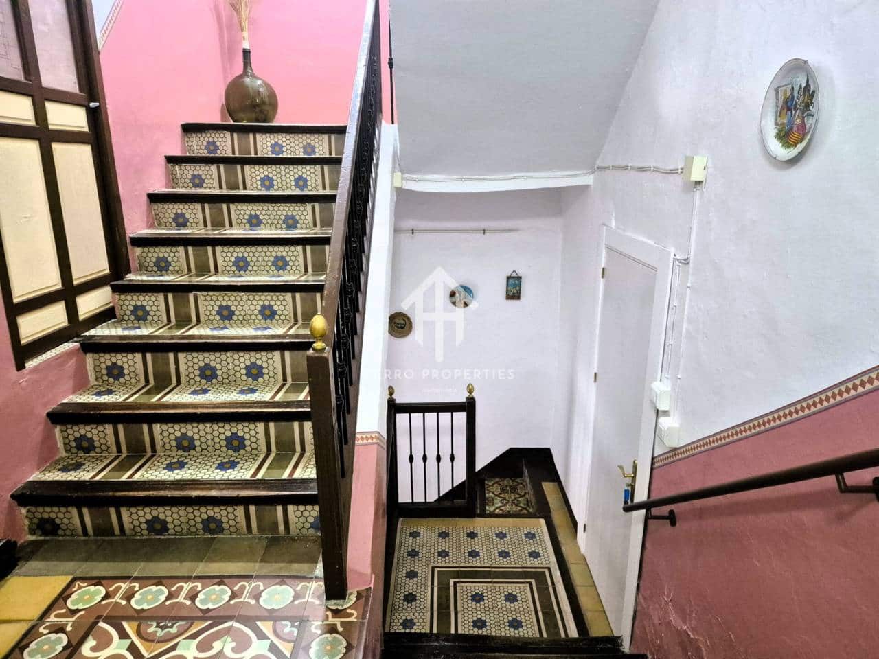 10 soverom Hus til salgs i Loja med garasje - € 139 000 (Ref: 9777528)