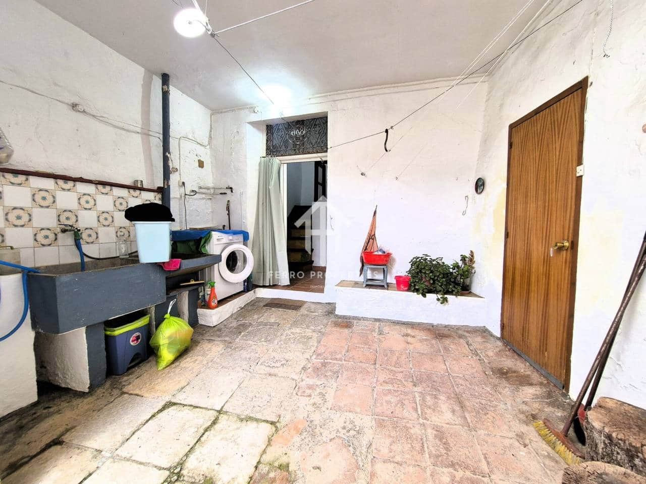 10 soverom Hus til salgs i Loja med garasje - € 139 000 (Ref: 9777528)
