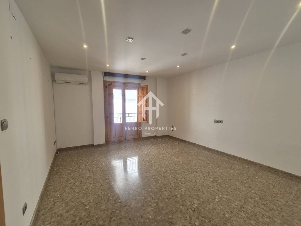 2 slaapkamer Flat te koop in Loja - € 130.000 (Ref: 9783523)