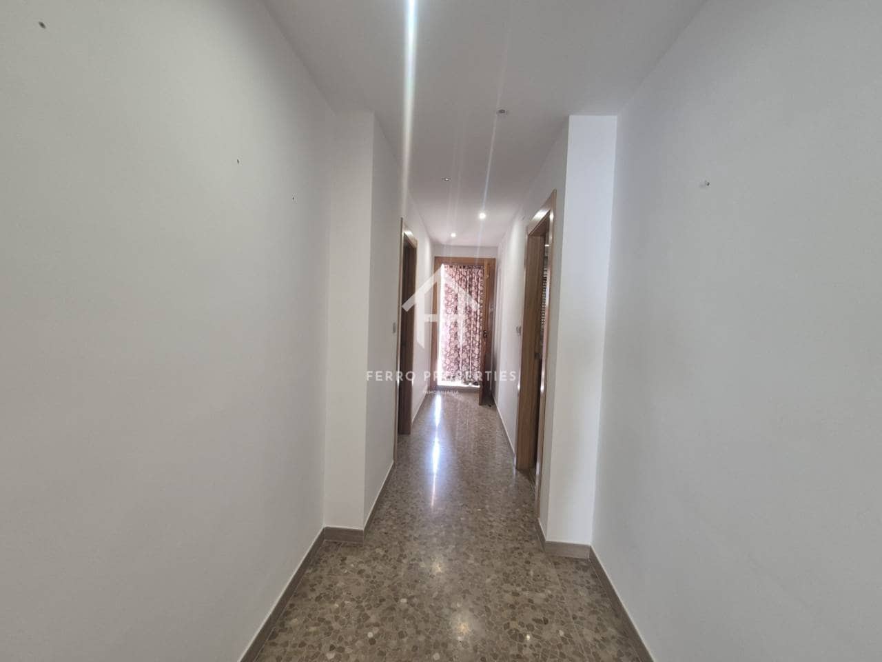 2 slaapkamer Flat te koop in Loja - € 130.000 (Ref: 9783523)