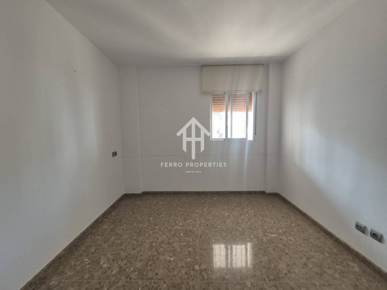 2 slaapkamer Flat te koop in Loja - € 130.000 (Ref: 9783523)