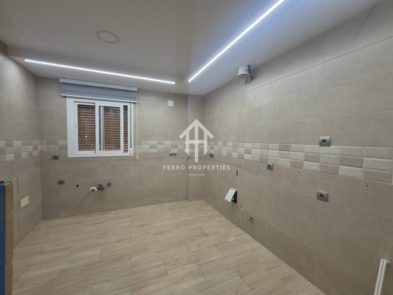 2 slaapkamer Flat te koop in Loja - € 130.000 (Ref: 9783523)