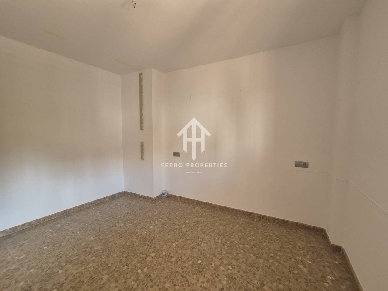 2 slaapkamer Flat te koop in Loja - € 130.000 (Ref: 9783523)