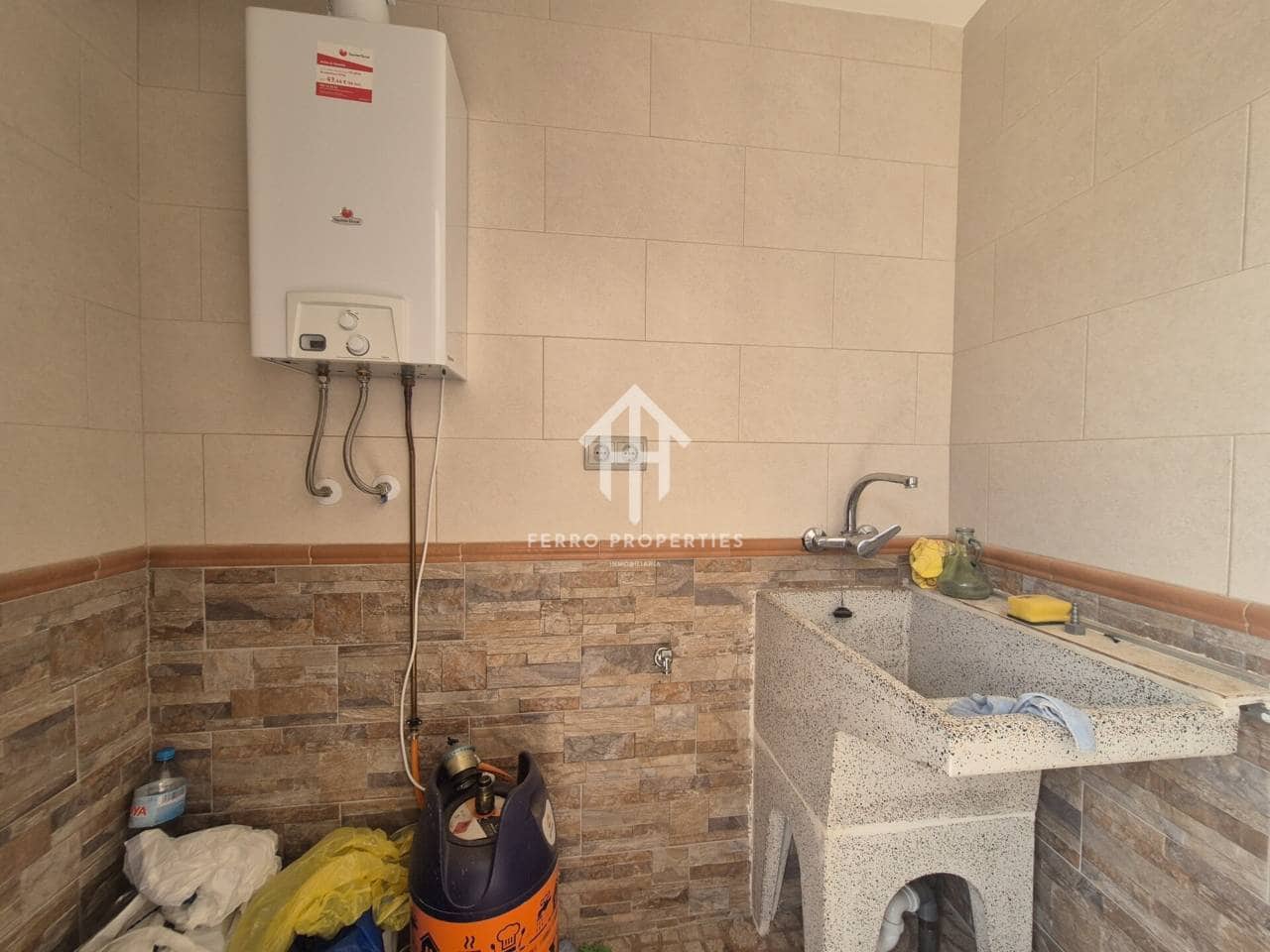 2 slaapkamer Flat te koop in Loja - € 130.000 (Ref: 9783523)