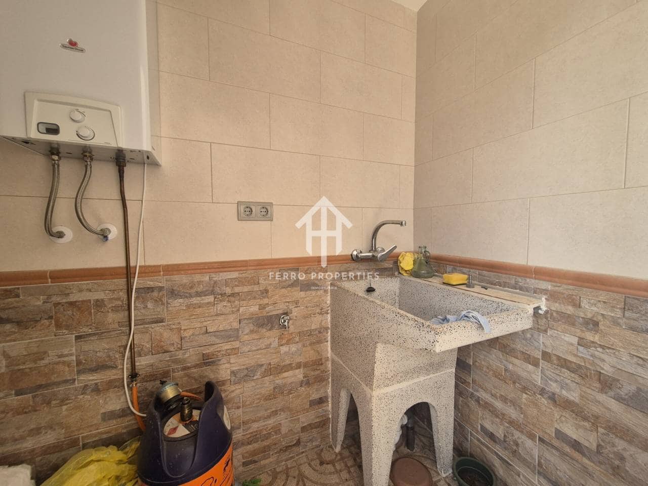 2 slaapkamer Flat te koop in Loja - € 130.000 (Ref: 9783523)