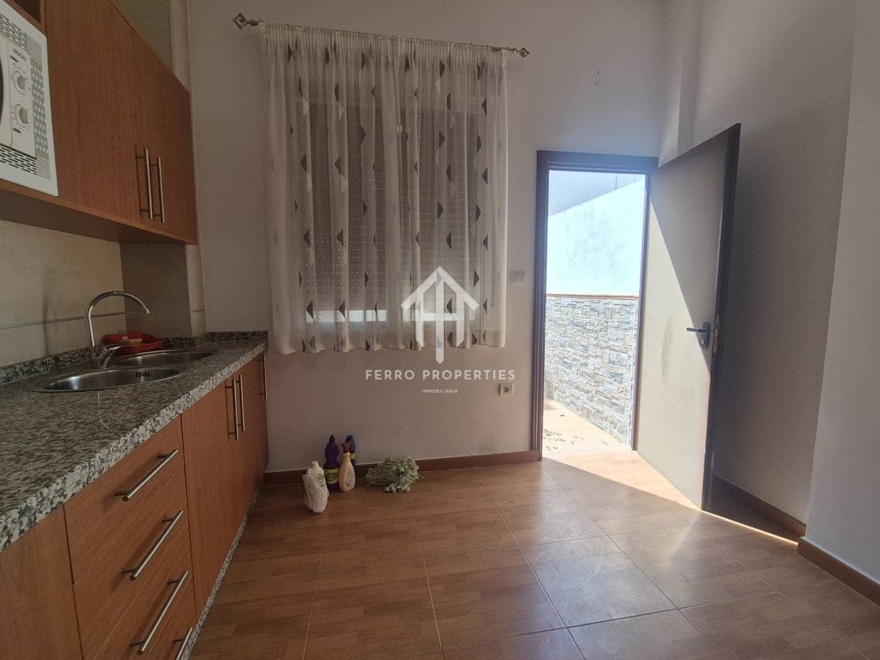 2 slaapkamer Flat te koop in Loja - € 130.000 (Ref: 9783523)