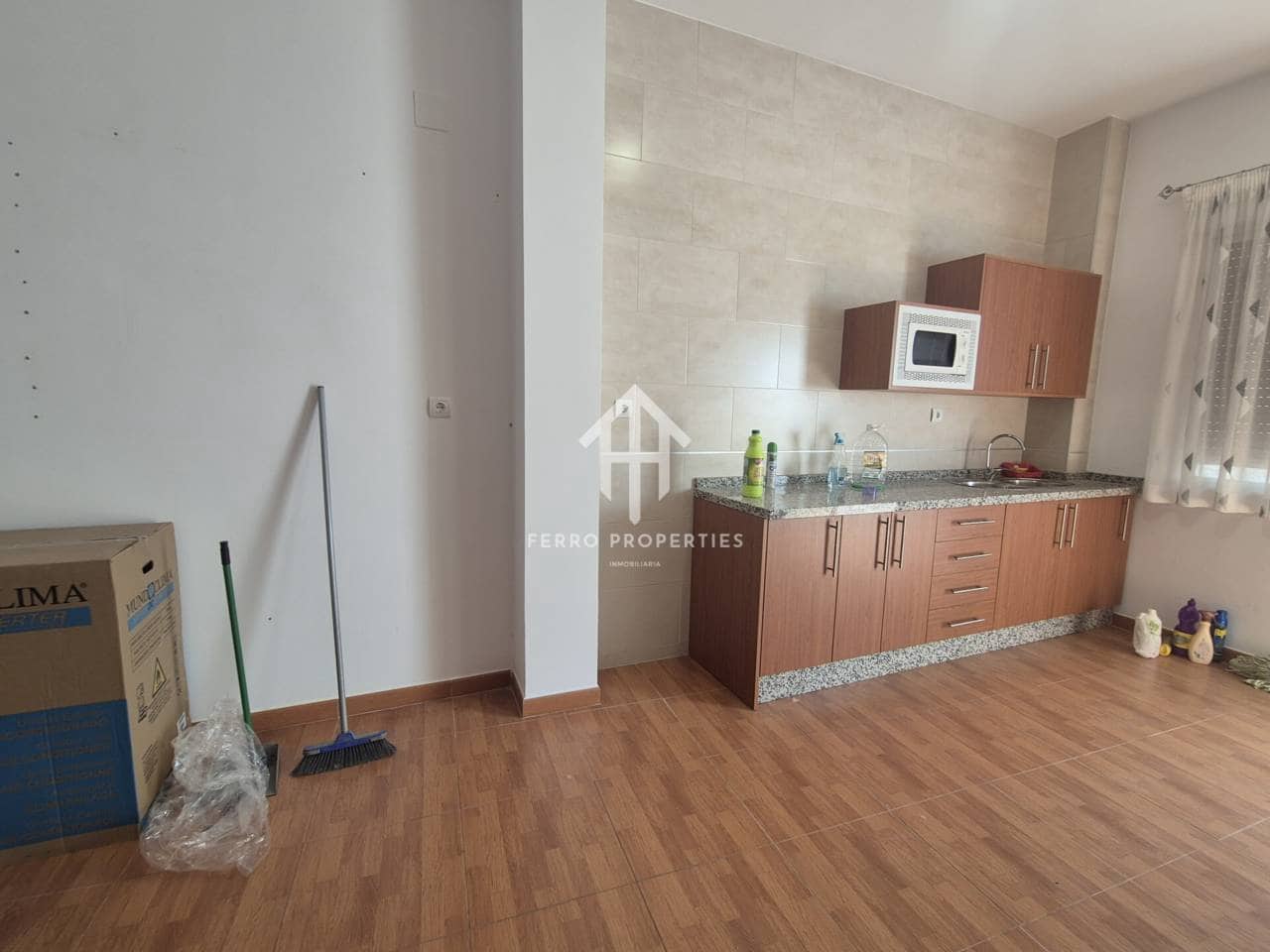 2 slaapkamer Flat te koop in Loja - € 130.000 (Ref: 9783523)