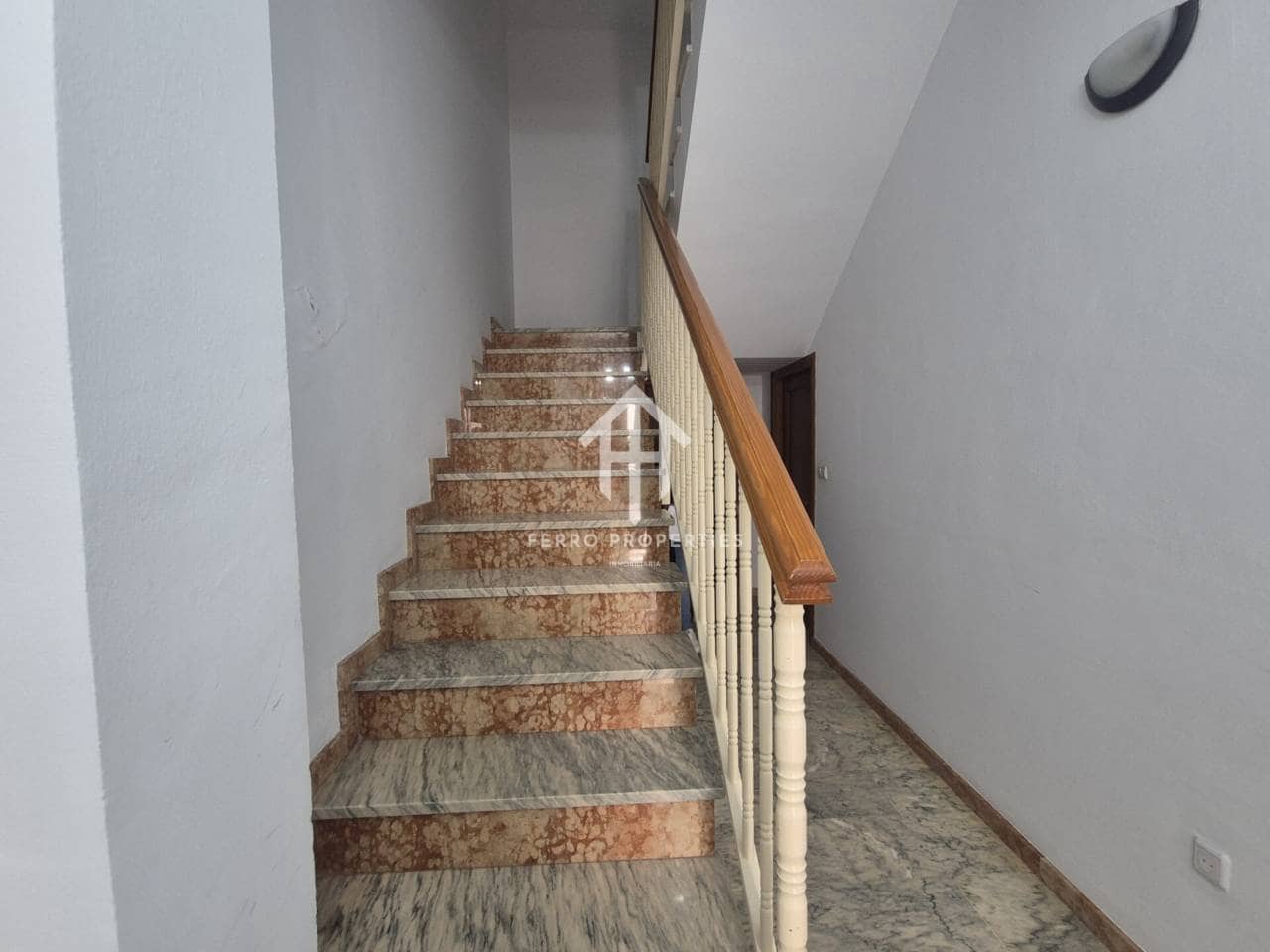 2 slaapkamer Flat te koop in Loja - € 130.000 (Ref: 9783523)