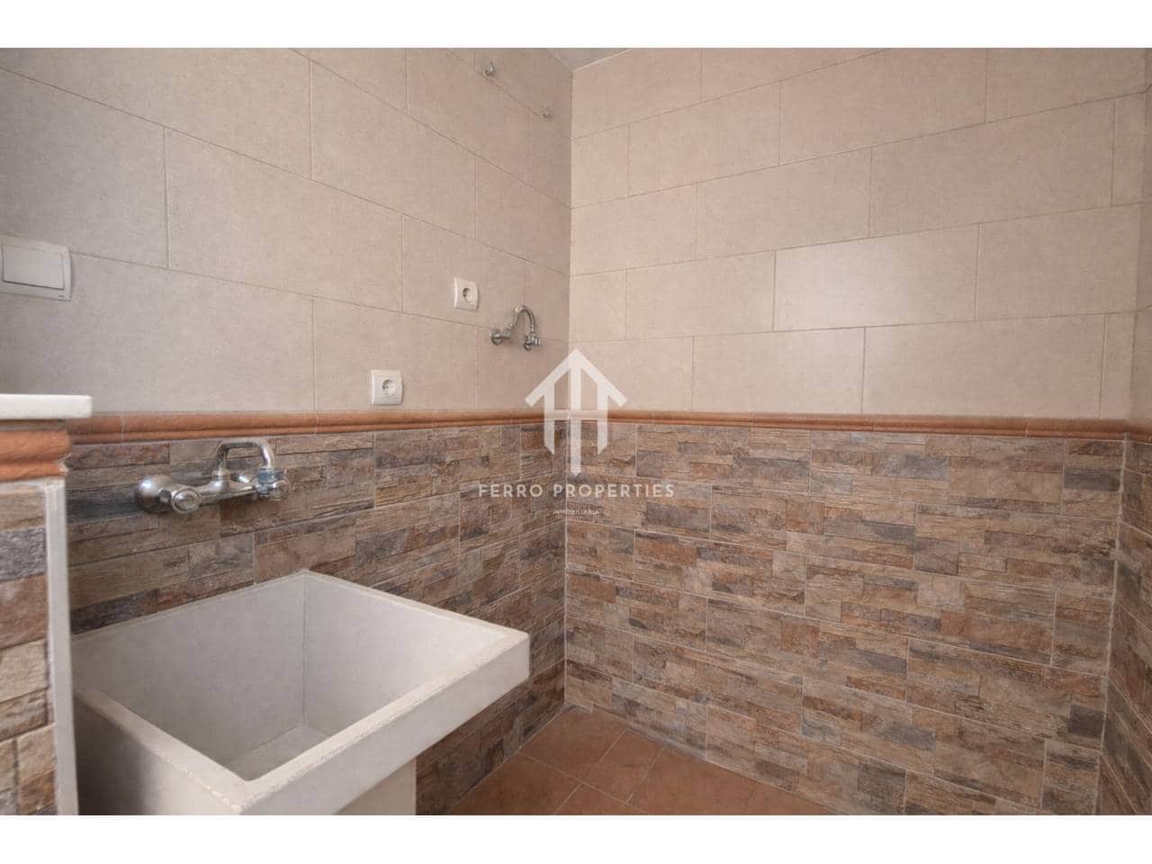 2 slaapkamer Flat te koop in Loja - € 130.000 (Ref: 9783523)