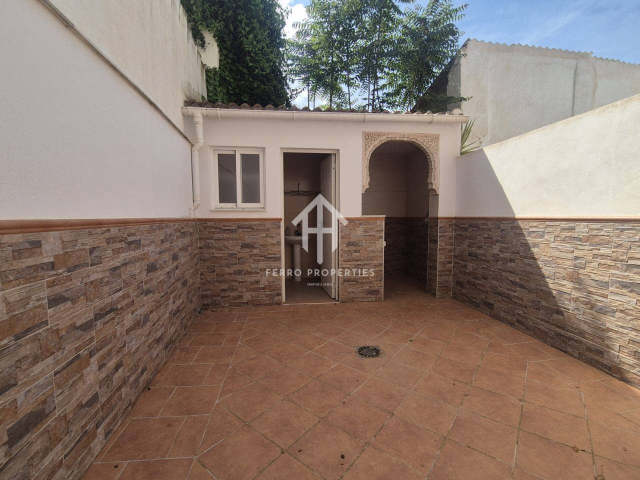 2 slaapkamer Flat te koop in Loja - € 130.000 (Ref: 9783523)