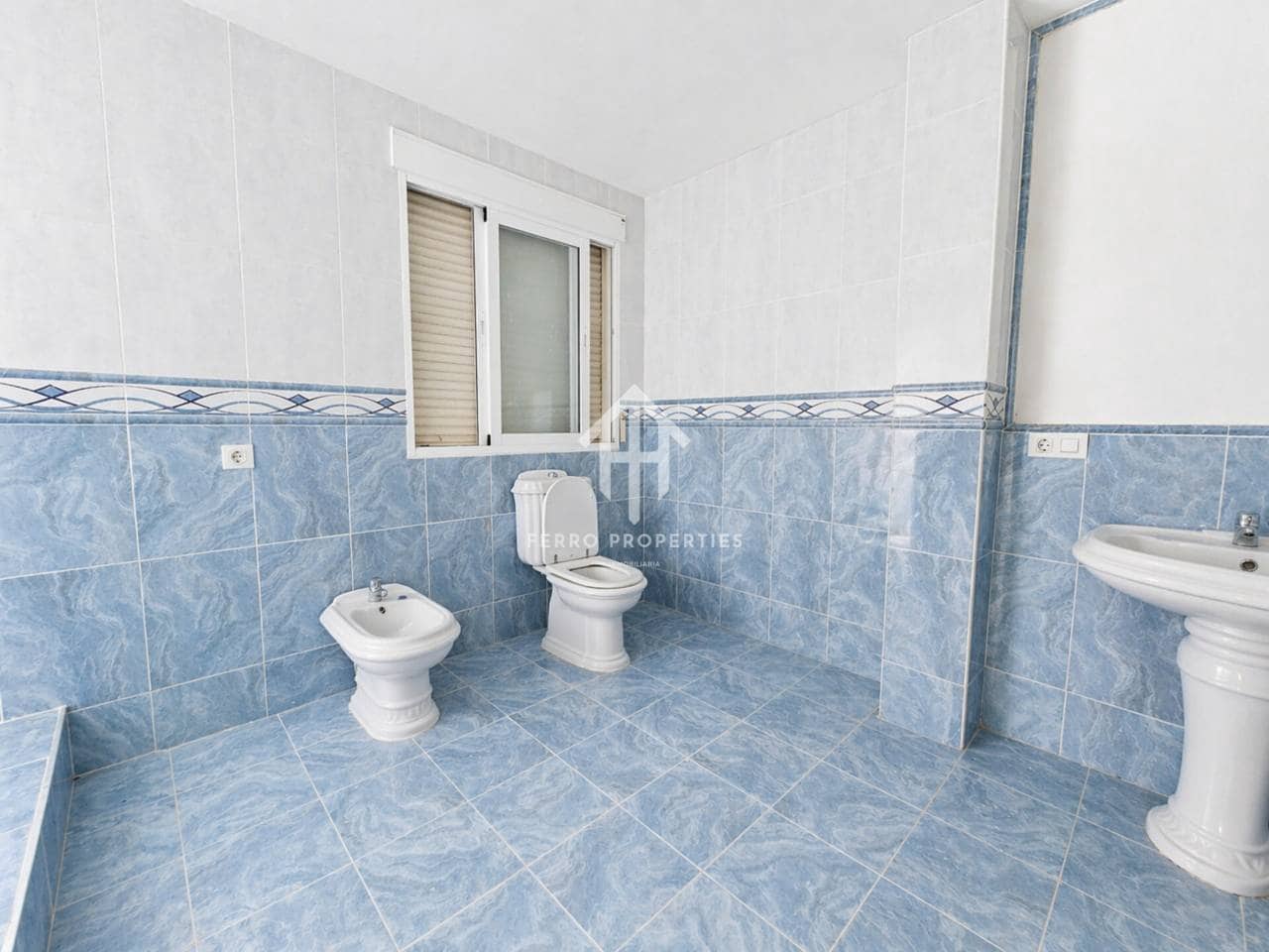 6 sovrum Hus till salu i Peligros med garage - 217 000 € (Ref: 9796092)