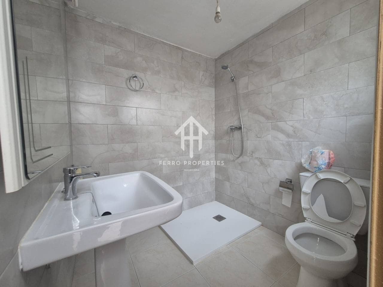 6 bedroom Townhouse for sale in Salar - € 53,900 (Ref: 9800946)