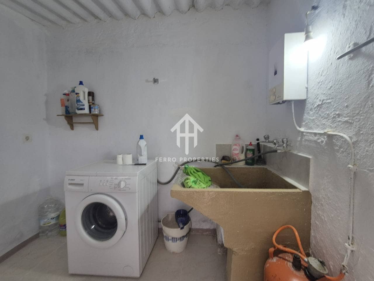 6 bedroom Townhouse for sale in Salar - € 53,900 (Ref: 9800946)