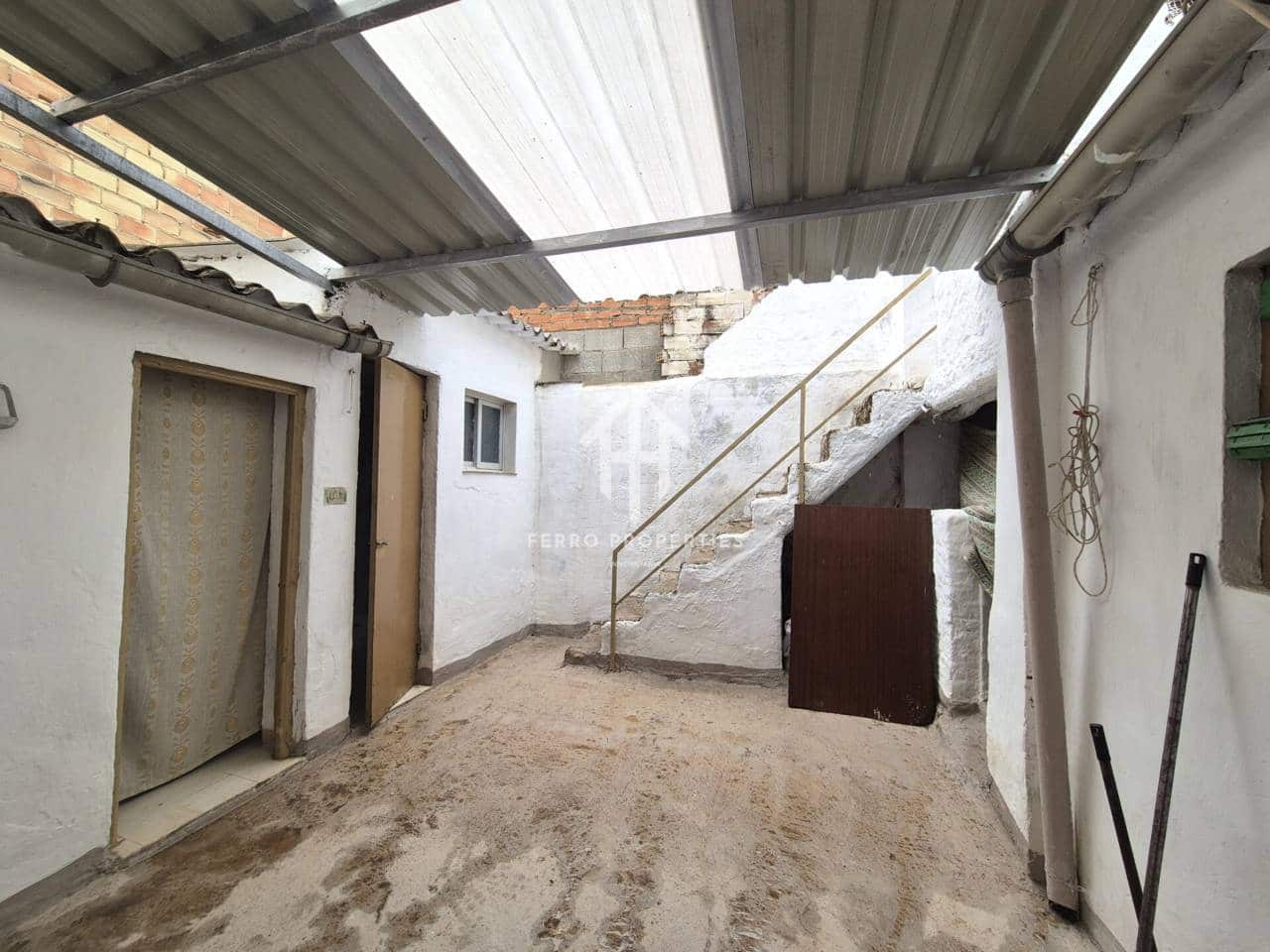 6 bedroom Townhouse for sale in Salar - € 53,900 (Ref: 9800946)