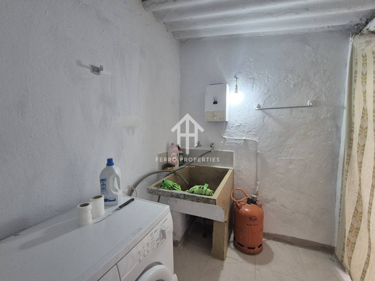 6 bedroom Townhouse for sale in Salar - € 53,900 (Ref: 9800946)