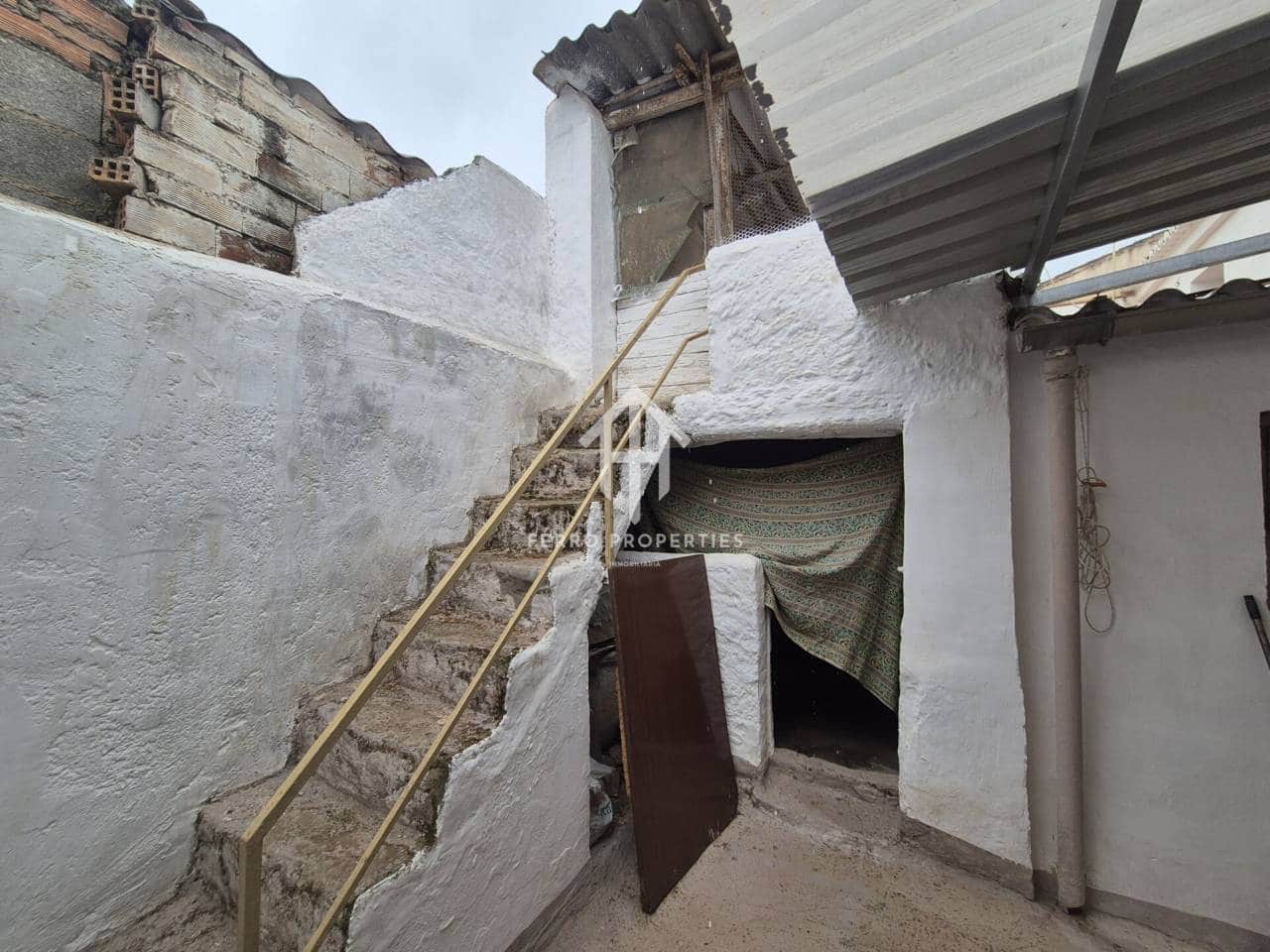 6 bedroom Townhouse for sale in Salar - € 53,900 (Ref: 9800946)