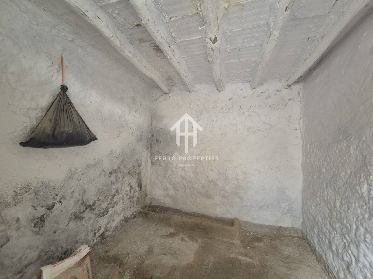 6 bedroom Townhouse for sale in Salar - € 53,900 (Ref: 9800946)