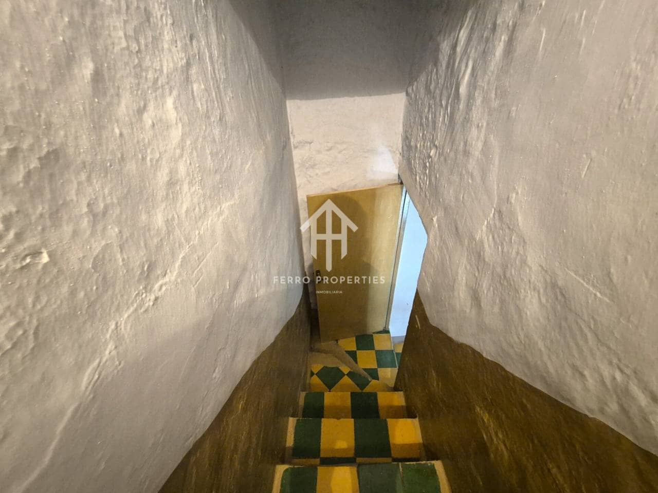 6 bedroom Townhouse for sale in Salar - € 53,900 (Ref: 9800946)