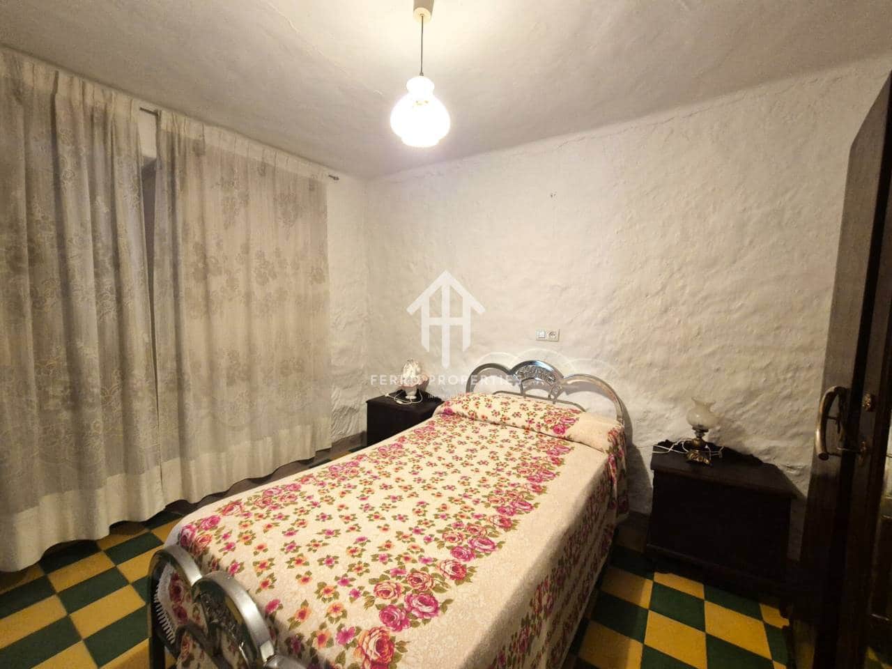 6 bedroom Townhouse for sale in Salar - € 53,900 (Ref: 9800946)