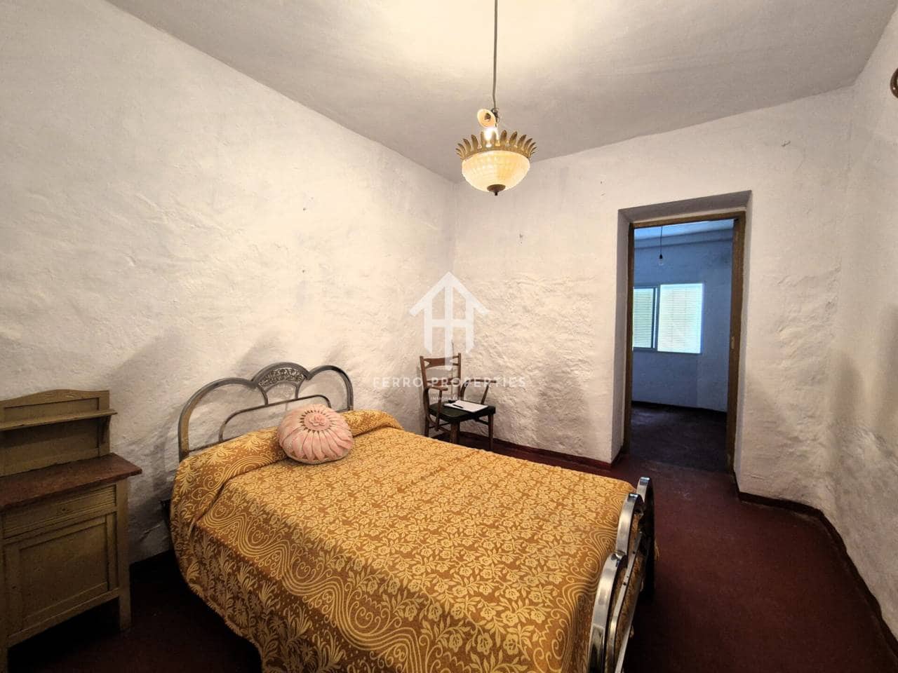 6 bedroom Townhouse for sale in Salar - € 53,900 (Ref: 9800946)