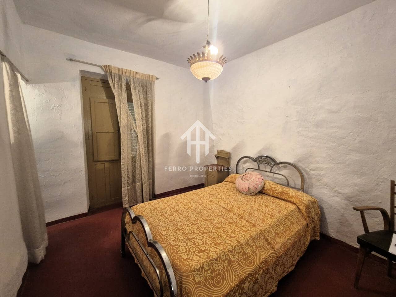 6 bedroom Townhouse for sale in Salar - € 53,900 (Ref: 9800946)