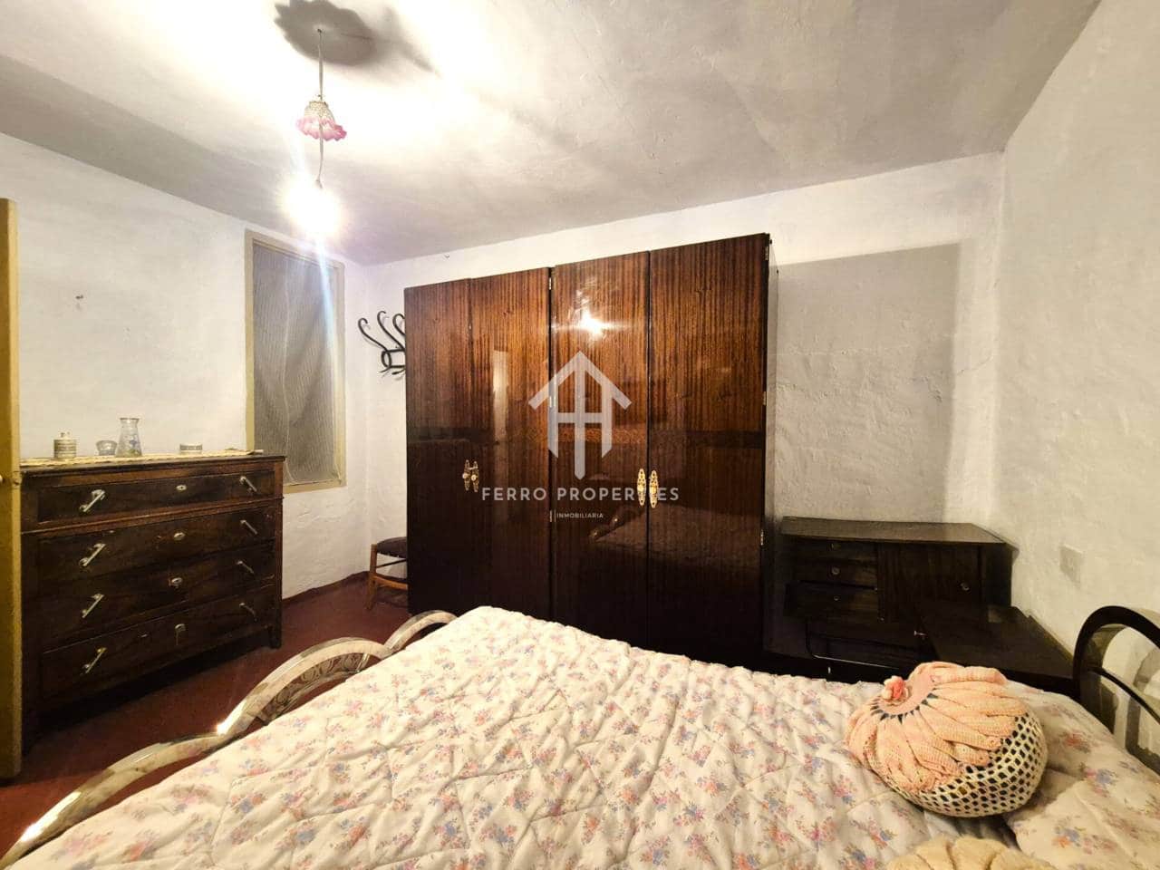 6 bedroom Townhouse for sale in Salar - € 53,900 (Ref: 9800946)