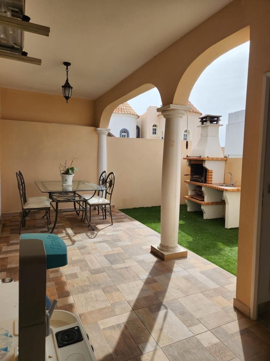 2 soveværelse Byhus til salg i Antigua - € 245.000 (Ref: 9162067)