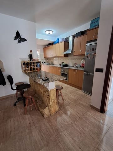 3 bedroom Apartment for sale in Puerto del Rosario - € 175,000 (Ref: 9217190)