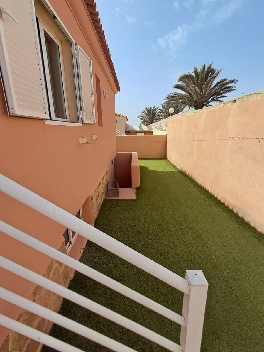 3 makuuhuone Huvila myytävänä paikassa Costa de Antigua mukana uima-altaan 
autotalli - 450 000 € (Ref: 9256788)