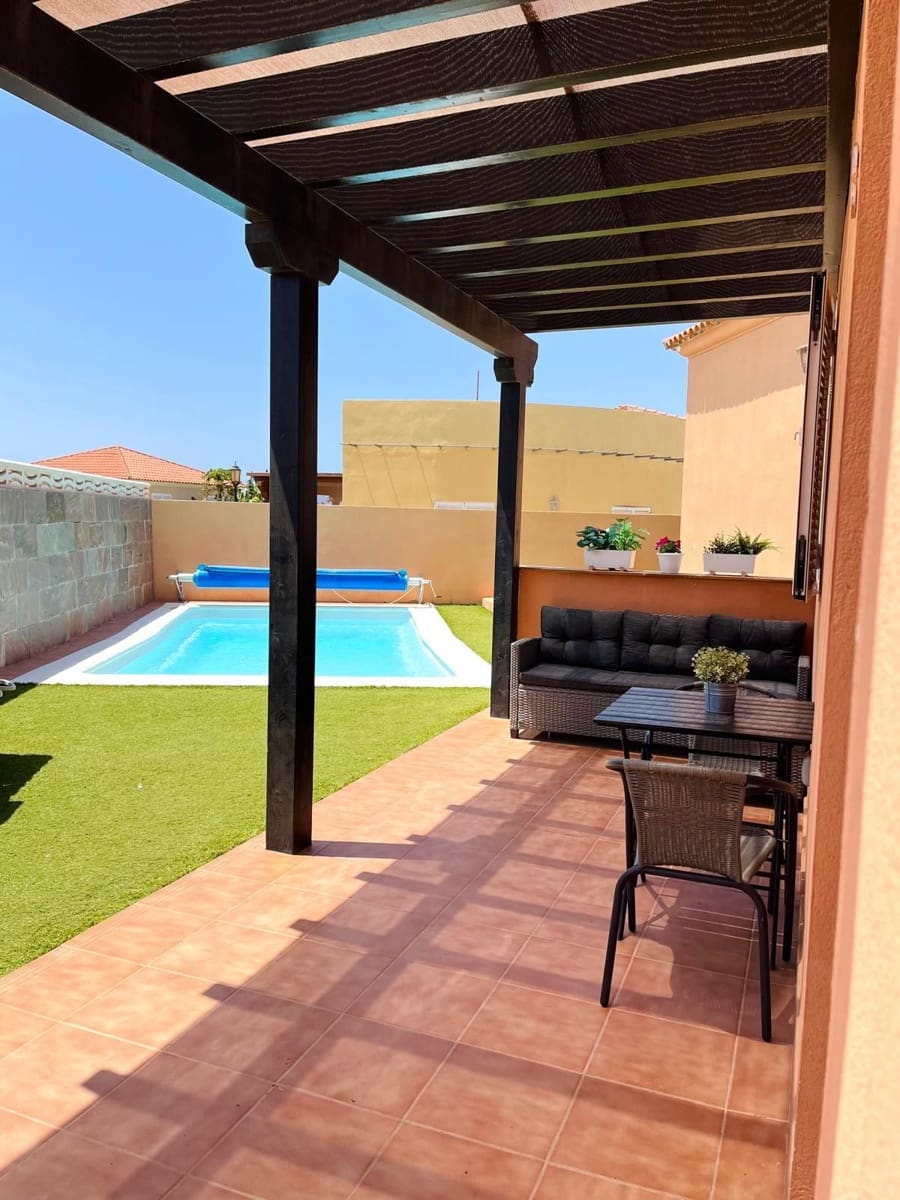 3 makuuhuone Huvila myytävänä paikassa Costa de Antigua mukana uima-altaan 
autotalli - 450 000 € (Ref: 9256788)