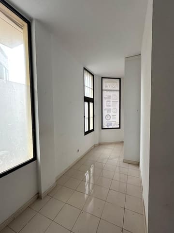 Kommersiell til salgs i Corralejo, La Oliva - € 190 000 (Ref: 9524008)