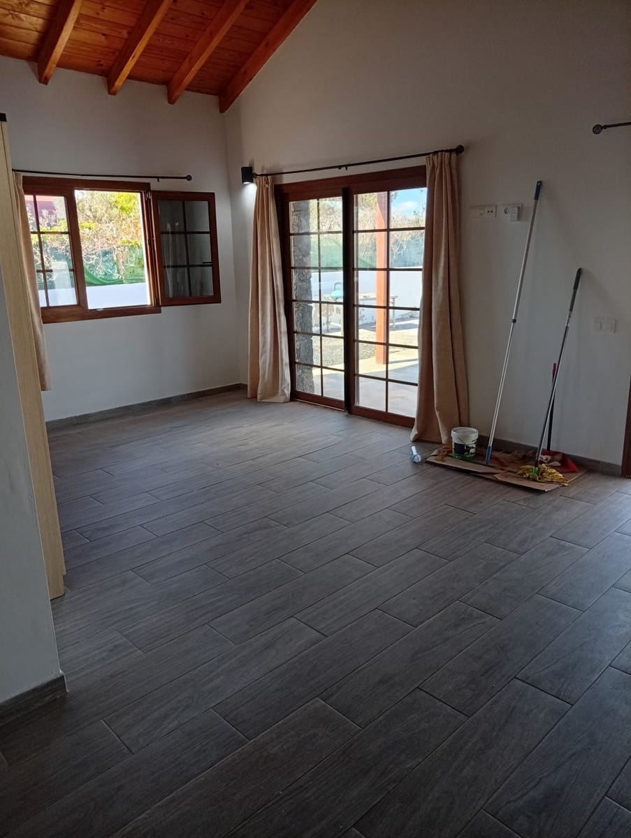 2 bedroom Villa for sale in Antigua with pool - € 290,000 (Ref: 9824626)
