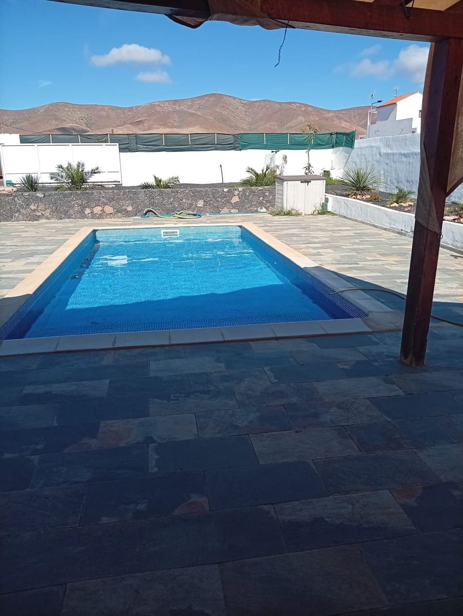 2 bedroom Villa for sale in Antigua with pool - € 290,000 (Ref: 9824626)